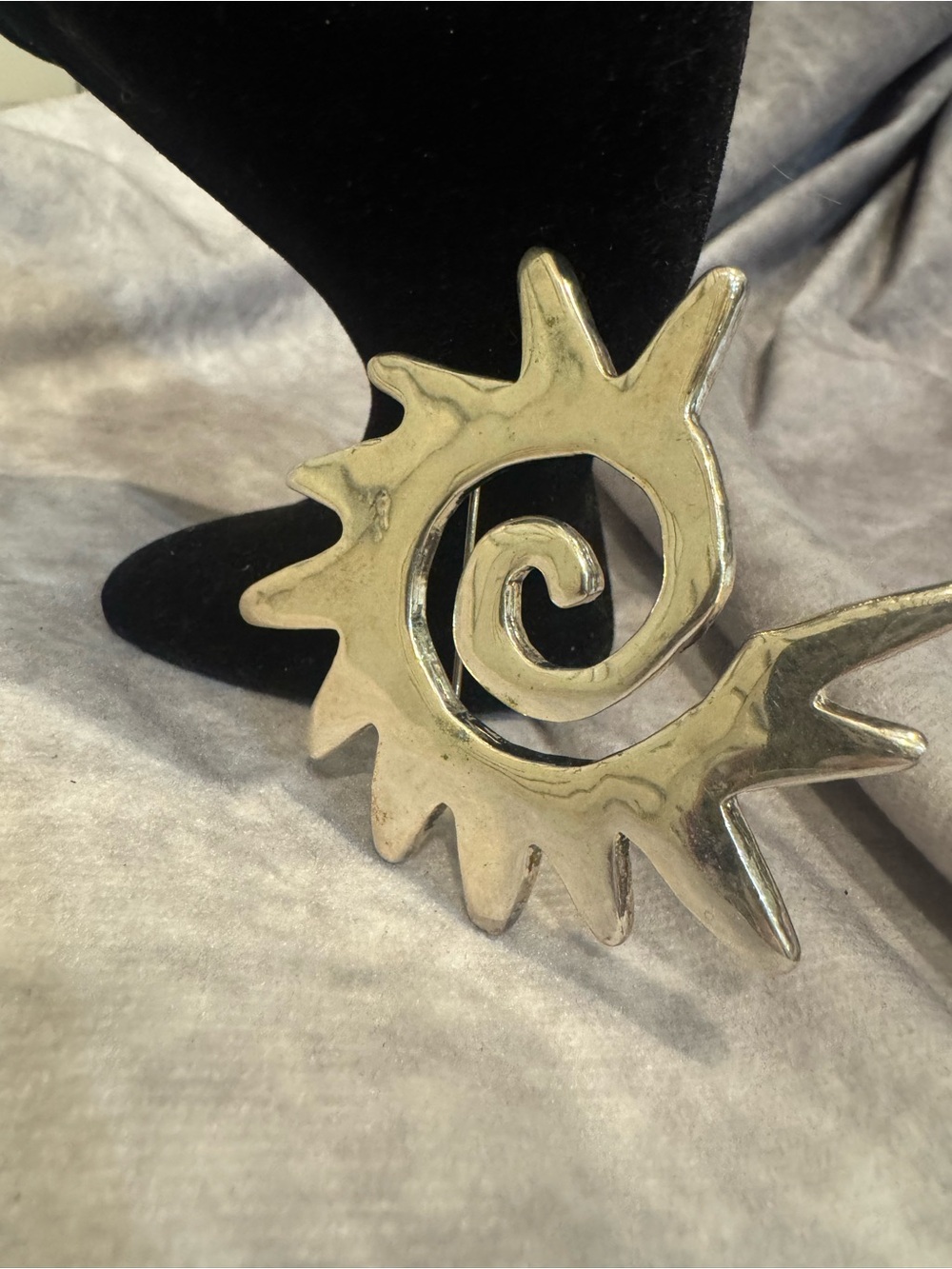 Abstract Spiral Sun Swirl Brooch - Silver Tone Pin - Picture 1 of 4
